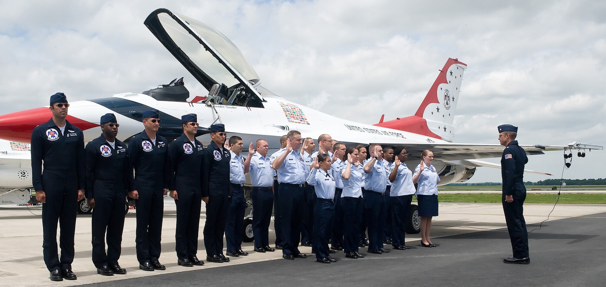 (Right) Lt. Col. Greg Thomas, U.S. Air Force Aerial Demonstration Squadron commander and leader, administered the re-enlistment oath for 16 Team Dover Airmen June 19 at Dover Air Force Base. (U.S. Air Force photo/Tom Randle)