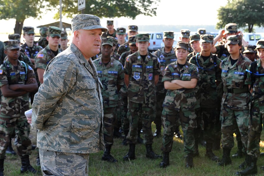 SHAW AIR FORCE BASE, S.C.-Colonel Dean Anderson, 20th Fighter Wing vice-commander, speaks to Civil Air Patrol cadets on the mission of Shaw AFB and the F-16 aircraft July 1, 2009. CAP cadets toured Shaw AFB and took an incentive ride on a C-17 from Charleston AFB.(U.S. Air Force photo/Senior Airman Matt Davis)