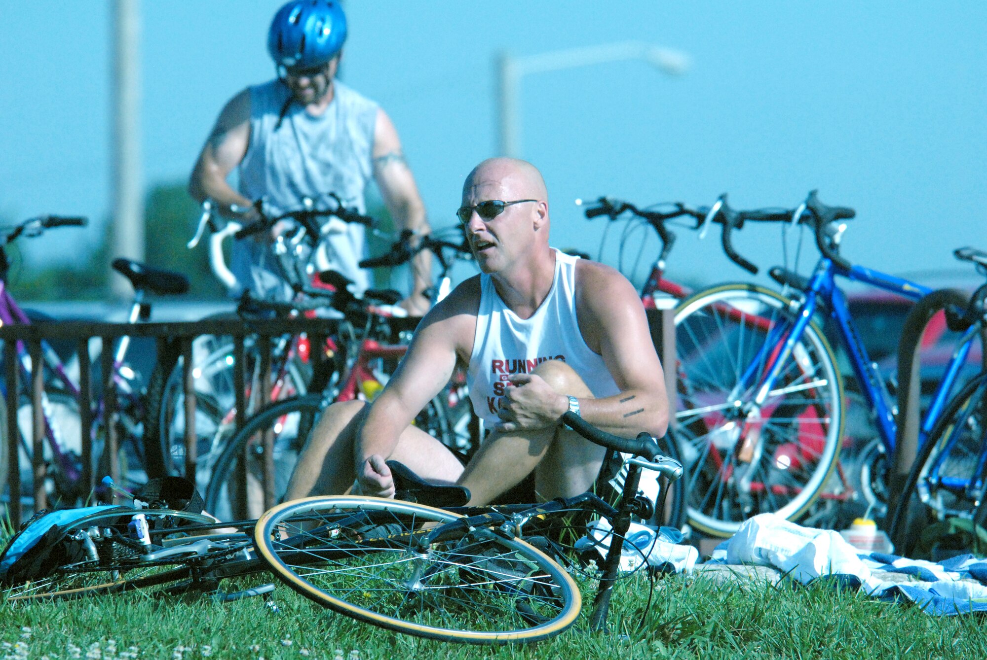 Tech. Sgt. John Straka prepares for his run after completing the 10-kilometer bike ride, while Staff Sgt. Donald Demarco racks his bike. Sergeants Straka and Demarco competed in a triathlon sponsored by the 509th Bomb Wing at Whiteman Air Force Base, Mo., June 27, 2009.  Both men are reservists in the 442nd Aircraft Maintenance Squadron at Whiteman. (U.S. Air Force photo/Senior Airman Danielle Wolf)