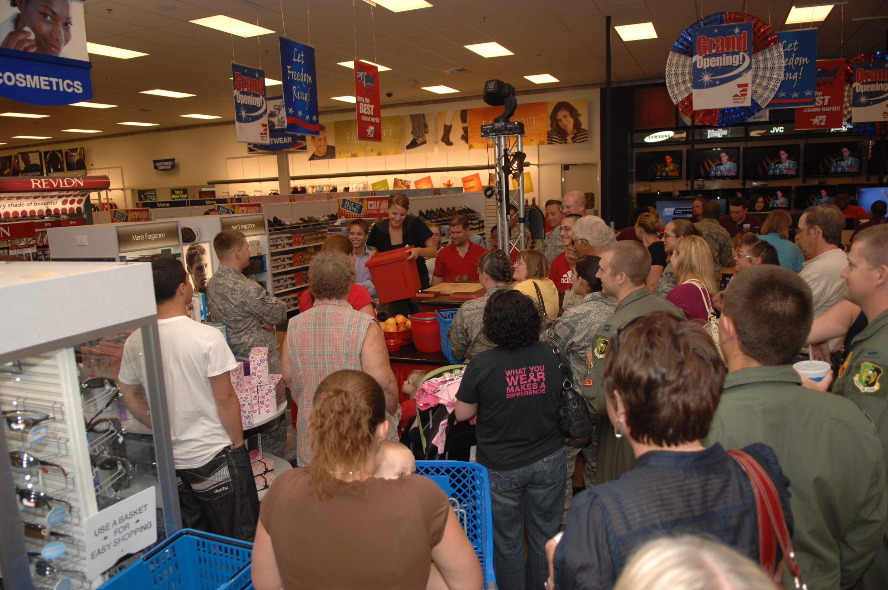 New BX opens > Minot Air Force Base > Article Display