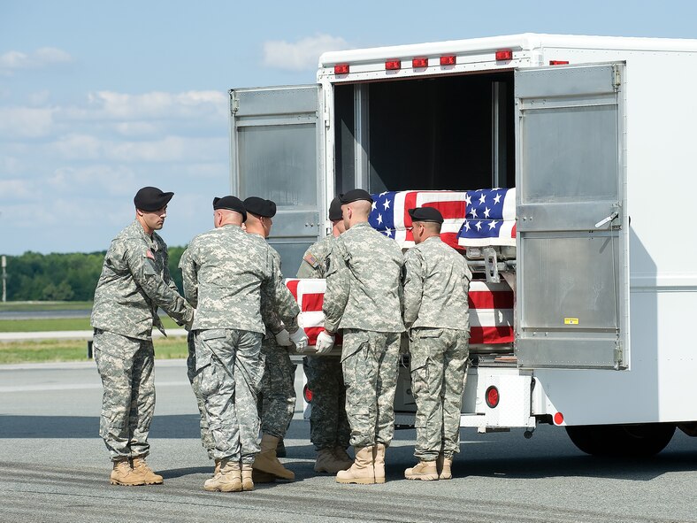 An Army carry team transfers the remains of Army Spc. Issac L. Johnson, of Columbus, Ga., at Dover Air Force Base, Del., July 8. Spc. Johnson was assigned to the 1st Battalion, 108th Reconnaissance, Surveillance and Target Acquisition Squadron, Rome, Ga., Georgia Army National Guard. (U.S. Air Force photo/Jason Minto)

