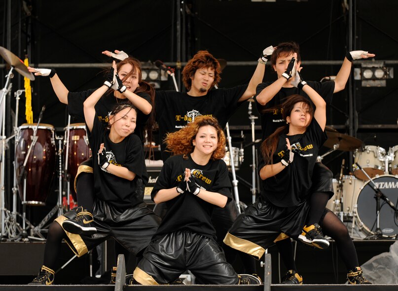 T-Da dancers thrill the crowd during their performances for U.S. and Okinawans during Americafest 09' at Kadena Air Base, Japan, July 4. (U.S. Air Force Photo/Airman 1st Class Chad Warren) 