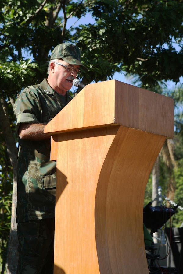 Vice Almirante (FN) Carlos Alfredo Vicente Leitão, the Brazilian Marine Fleet Forces Commanding Officer, welcomes participants of Exercise Southern Exchange 2009 (SE09). (USMC photo by Lance Cpl. Jonathan G. Wright/Released)