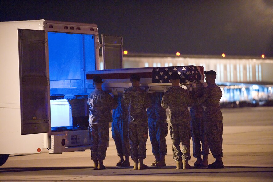 An Army carry team transfers the remains of Army Spc. Gregory Missman, of Batavia, Ohio, at Dover Air Force Base, Del., July 10. Spc. Missman was assigned to the 704th Brigade Support Battalion, 4th Brigade Combat Team, 4th Infantry Division, Fort Carson, Colo.  (U.S. Air Force photo/Jason Minto)
 
