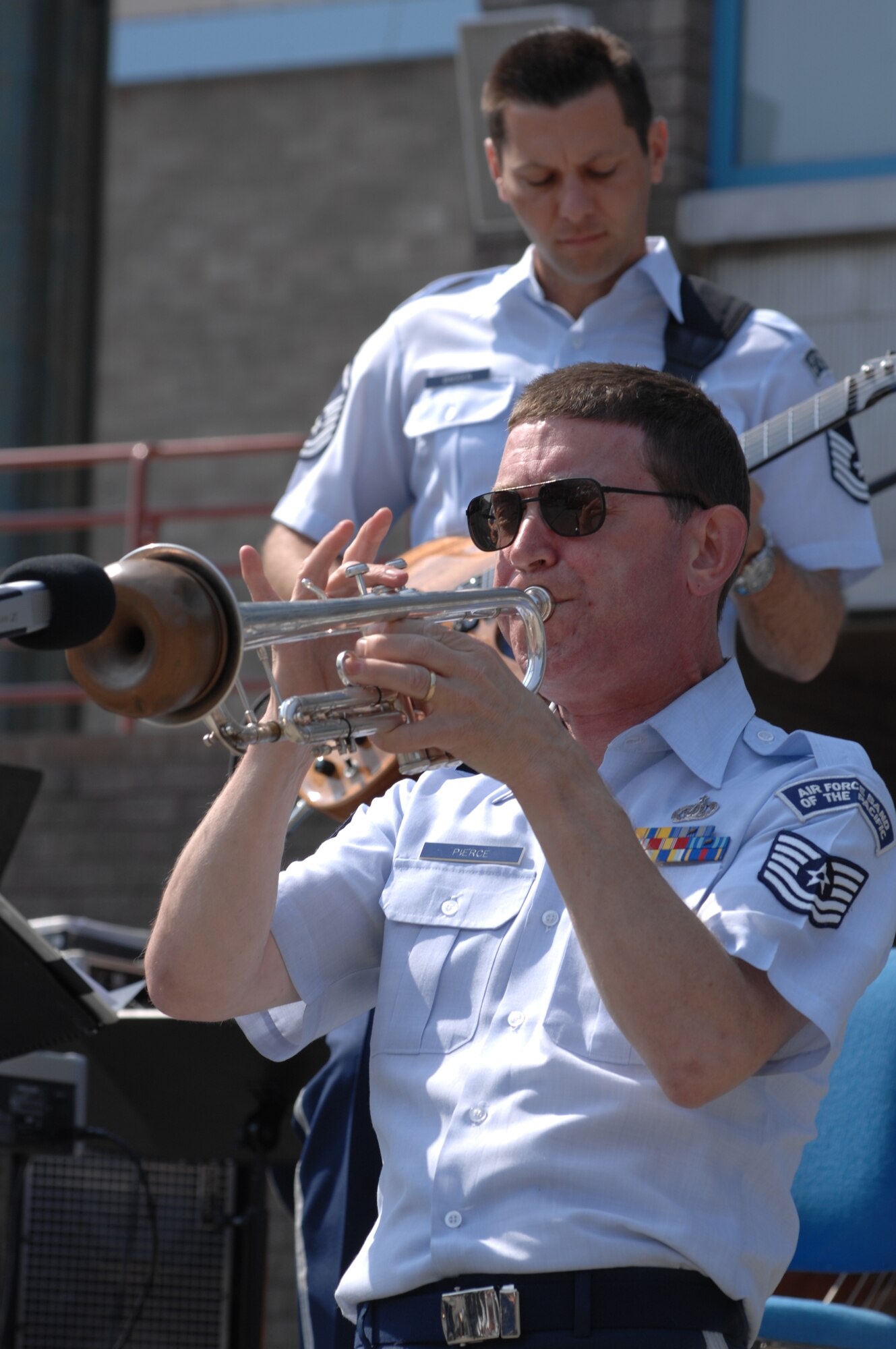 ANCHORAGE, Alaska -- Tech Sgt. George Pierce and Master Sgt. Rick Baisden play during the closing performances of the Sunday in the Park concert in Anchorage's Town Square July 12. Pierce and Baisden are members of the U.S. Air Force Band of the Pacific's Greatlanders. (U.S. Air Force photo/Senior Airman David Carbajal)