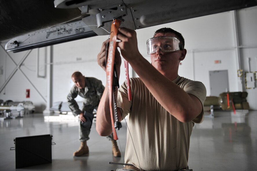SHAW AFB, S.C. -- Airman 1st Class Justin Cayton, 77th Aircraft Maintenance Unit, competes in a quarterly weapons load competition as he is evaluated by Tech. Sgt. Samuel McDonnell, 20th Maintenance Group, July 8. The 20th Aircraft Maintenance Squadron holds load crew competitions not only to allow their AMUs to compete for bragging rights but to also showcase their job expertise. (U.S. Air Force photo/Senior Airman Kathrine McDowell)
