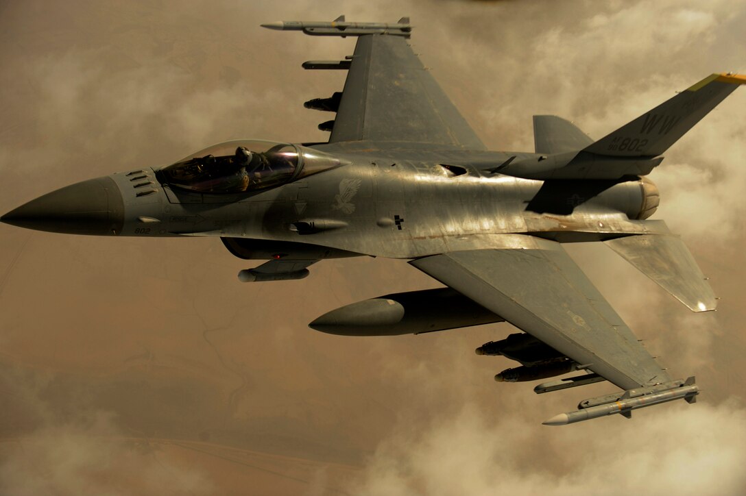 A U.S. Air Force F-16 Fighting Falcon conducts close air support operations over Iraq on Feb. 17, 2009, in support of Operation Iraqi Freedom. (U.S. Air Force photo by Staff Sgt. James L. Harper Jr.) Released
