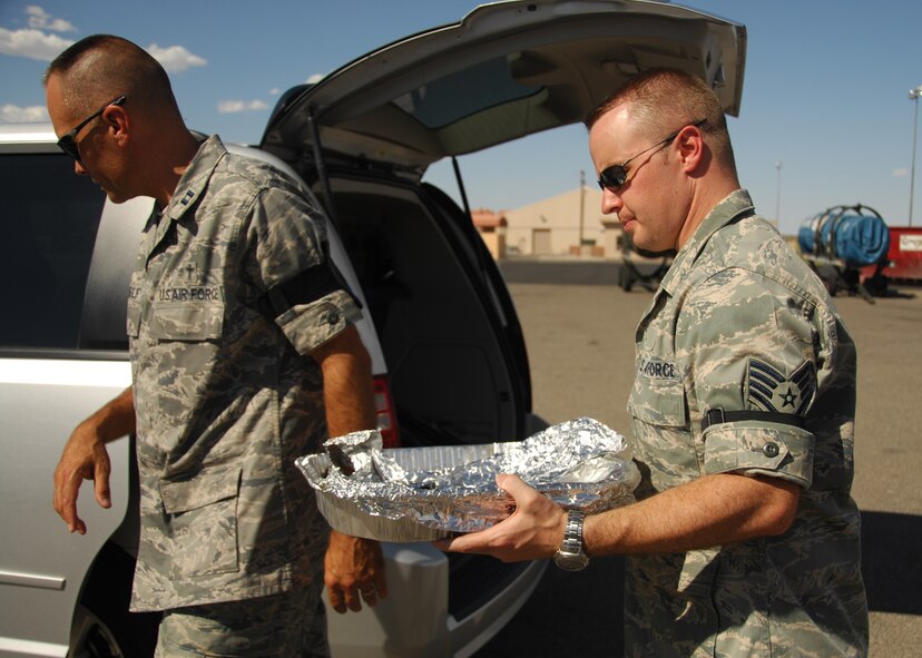 NELLIS AIR FORCE BASE, Nev. -- Red Flag 09-4 Chaplain (Capt.) Kevin Chelf, and Staff Sgt. Shane Rushforth, chaplain's assistant, both from the 20th Fighter Wing at Shaw Air Force Base, S.C., load their van to deliver lunch to Airmen participating in the Green and Red Flag exercises. (U.S. Air Force photo, 2nd Lt. Emily Chilson)