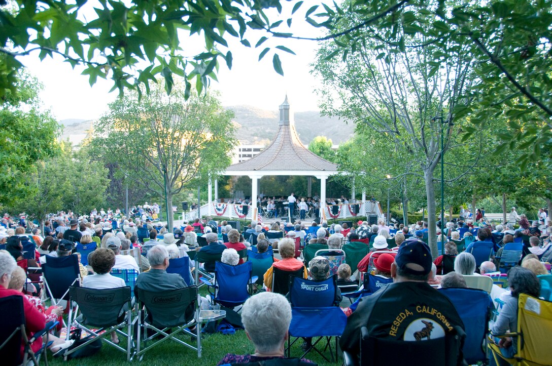 USAF Band of the Golden West performed July 3 at the Gardens of the World in Thousand Oaks, CA. The Hogan Family Foundation, host of the free concert, reported the crowd of over 1,200 broke all previous attendance records