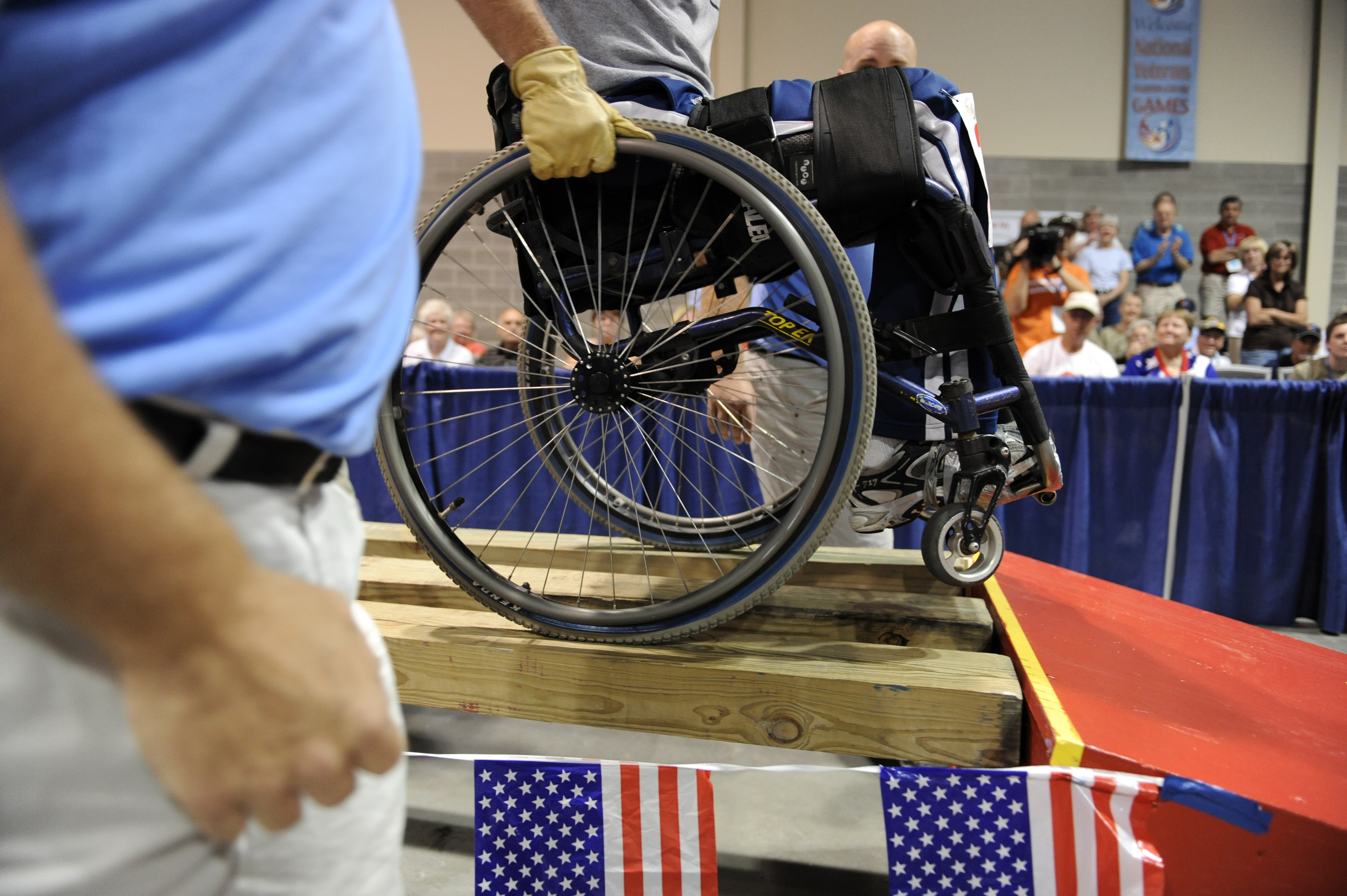 Volunteers ensure success at Veterans Wheelchair Games > Air Force