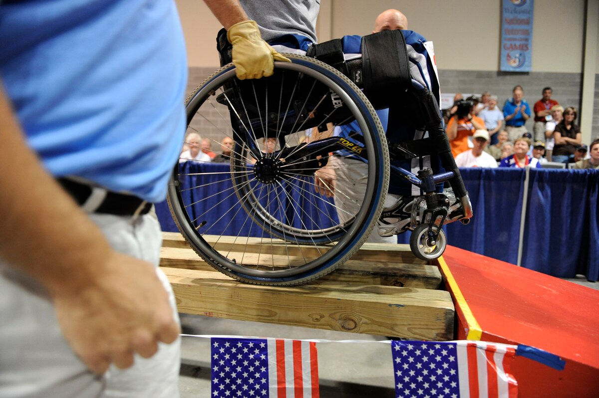Volunteers ensure success at Veterans Wheelchair Games > Air Force