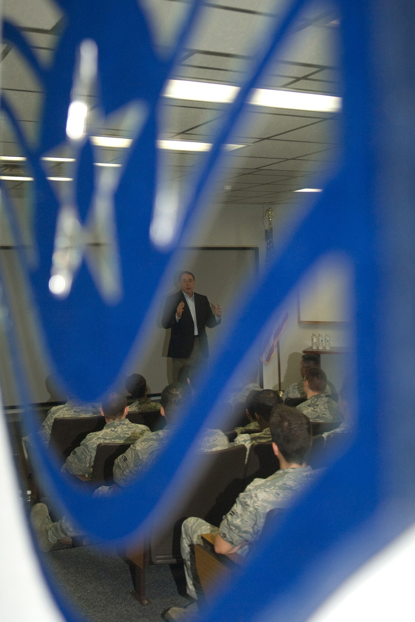 YOKOTA AIR BASE, Japan -- Retired Chief Master Sgt. of the Air Force Jim Finch talks with students at Yokota's Airman Leadership School during his visit to the base July 14-16. (U.S. Air Force photo/Osakabe Yasuo)