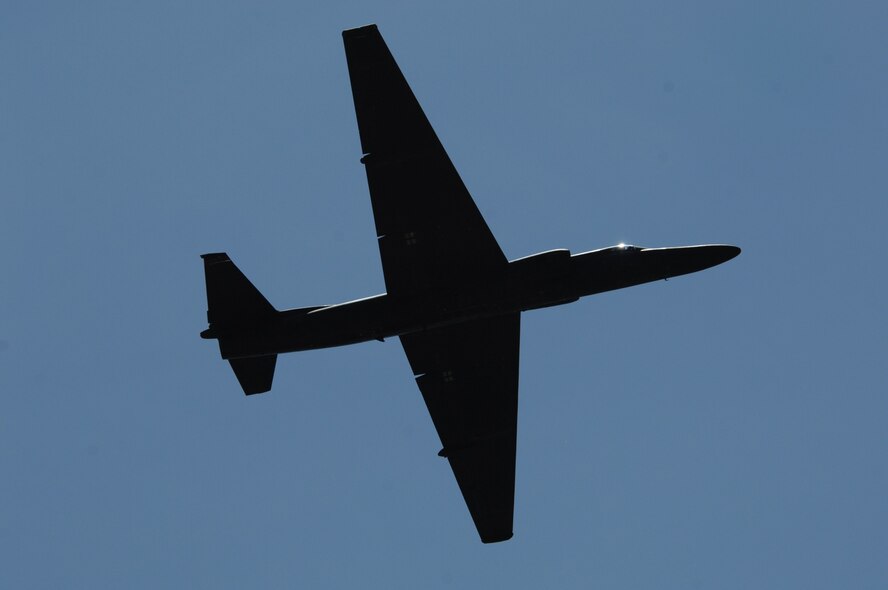 MINOT AIR FORCE BASE, N.D. -- A U-2S Dragonlady flies over during the 2009 Northern Neighbors Day festivities here July 18. Thousands of people from the base and local community turned out to watch the 2009 Northern Neighbors Day, which came through on its promise to wow spectators with amazing aerial maneuvers, nail-biting choreography, historic displays and much more.   (U.S. Air Force photo by Tech. Sgt.  Lee A. Osberry Jr.)