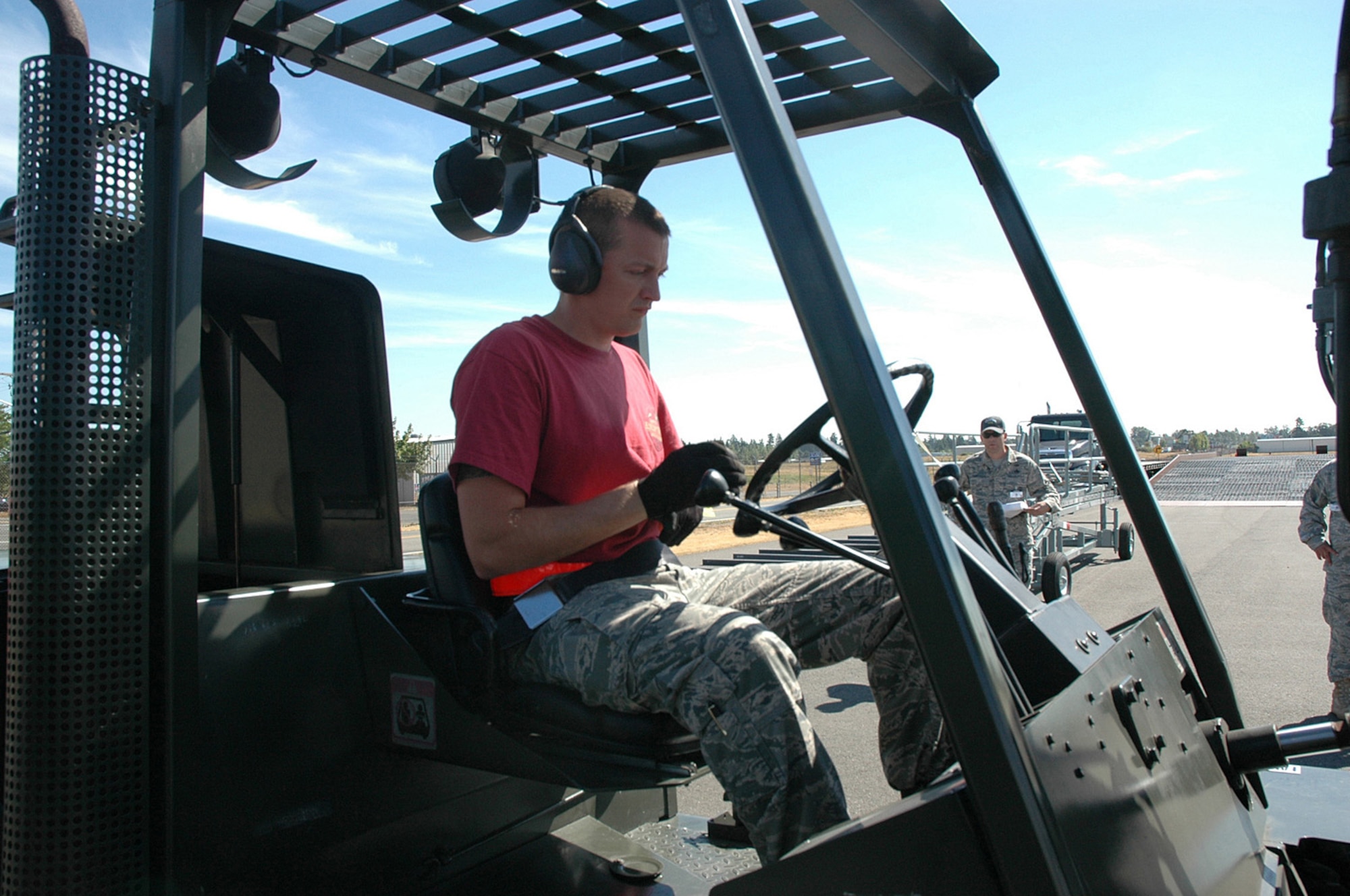 Staff. Sgt. Ben Thomsen, 446th Rodeo Aerial Port team, inspects a 10K forklift before the 10K driving course event July 20 at Air Mobility Command's Rodeo 2009, McChord Air Force Base, Wash. The 446th Rodeo Aerial Port team, from McChord  scored 305 out of a possible 550 points in the event. (U.S. Air Force photo/Tech. Sgt. Jake Chappelle)