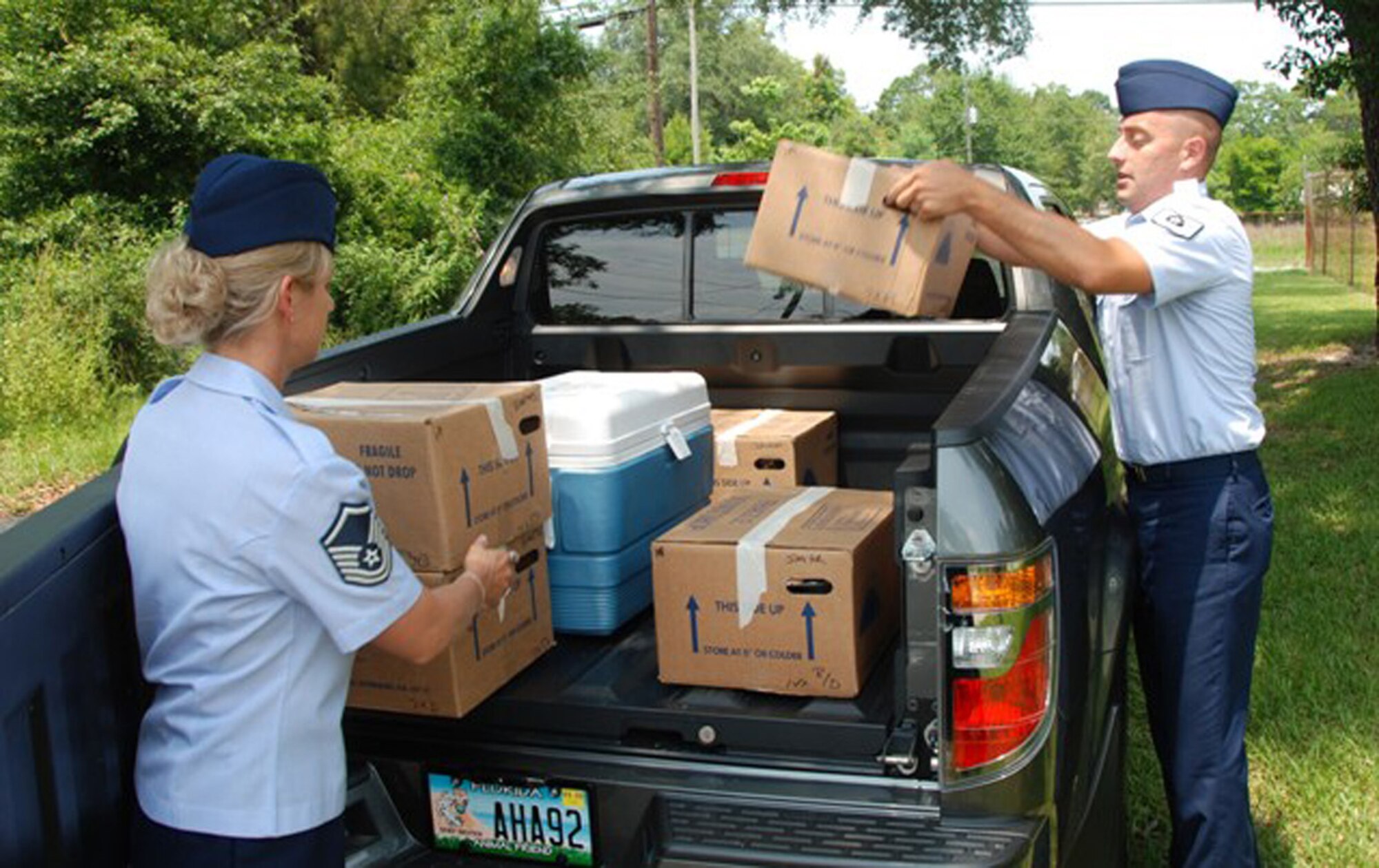 Master Sgt. Wendy Gehri and Tech. Sgt. Joe Ezell, members of the 601st Air and Space Operations Center at Tyndall Air Force Base, Fla., unload meals on their Meals on Wheels route as a part of a local Bay County Council on Aging program.  (U.S. Air Force photo/1st Lt. Jared Scott)