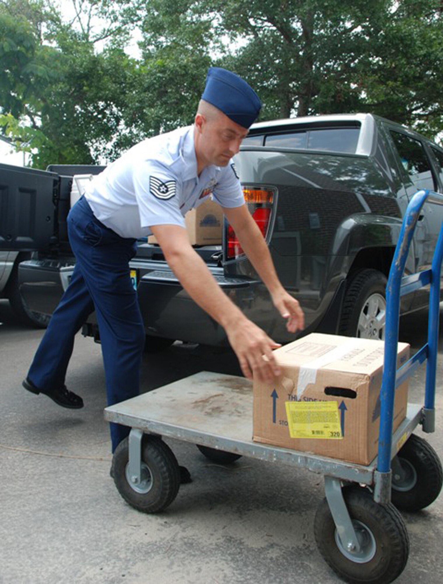 Tech. Sgt. Joe Ezell, from the 601st Air and Space Operations Center at Tyndall Air Force Base, Fla., loads up meals to deliver to elderly and disabled citizens in the community as a part of the local Bay County Council on Aging Meals on Wheels program.  (U.S. Air Force photo/1st Lt. Jared Scott)