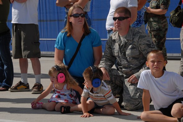 Idaho Air Guard member Staff Sergeant Grady Eller watch F-15 aircraft take-off at Gowen Field Air Base on July 12, 2009 with his wife Jessica and children Chelsea and Orin. (Air Force photo by Tech Sgt Becky Vansur)(Released)