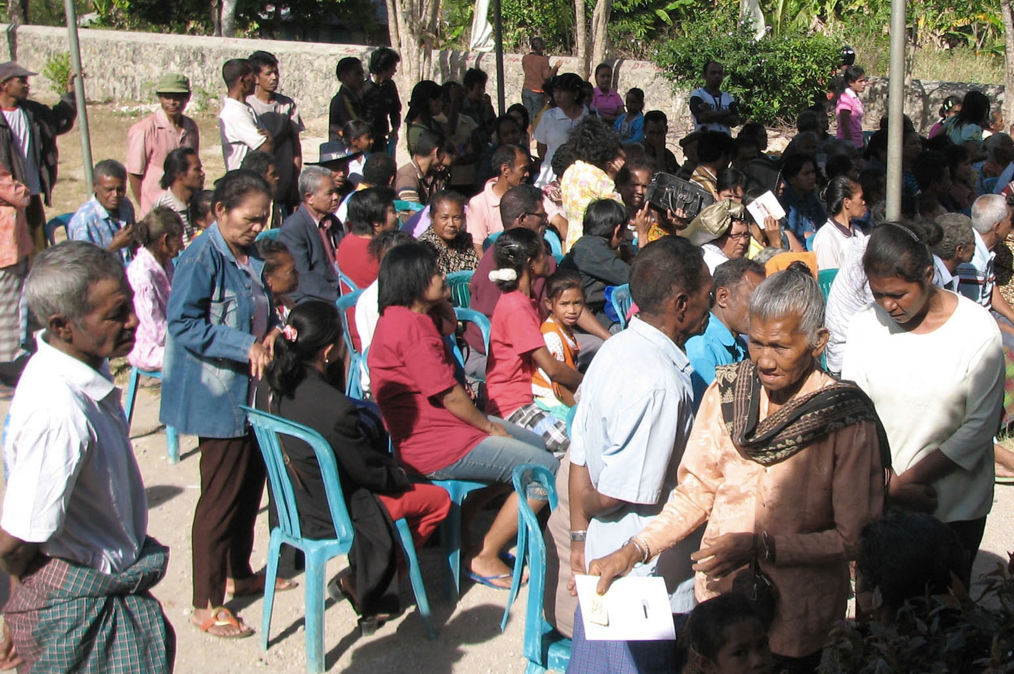 Indonesians form a line prior to the opening of a clinic July 17 in Naioni, Indonesia. U.S. and Indonesian military medical professionals, one local doctor, and six interpreters worked side-by-side at the clinic to treat patients as part of Operation Pacific Angel 2009. During the first day, clinic members saw 329 patients. (U.S. Air Force photo/Senior Master Sgt. Russell Dodson) 
