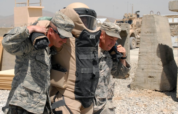 LOGAR PROVINCE, Afghanistan - Air Force Staff Sgt. Carl Dill and Army
Sgt. 1st Class Scott Lund perform a two-man carry on Air Force Tech. Sgt. Brandon Livingston during training at Forward Operating Base Shank, July 17. The
recently formed Counter Improvised Explosive Device team with 3rd Brigade,
10th Mountain Division, trains constantly to keep their skills sharp. (U.S. Army/photo by Spc. Matthew Thompson)
