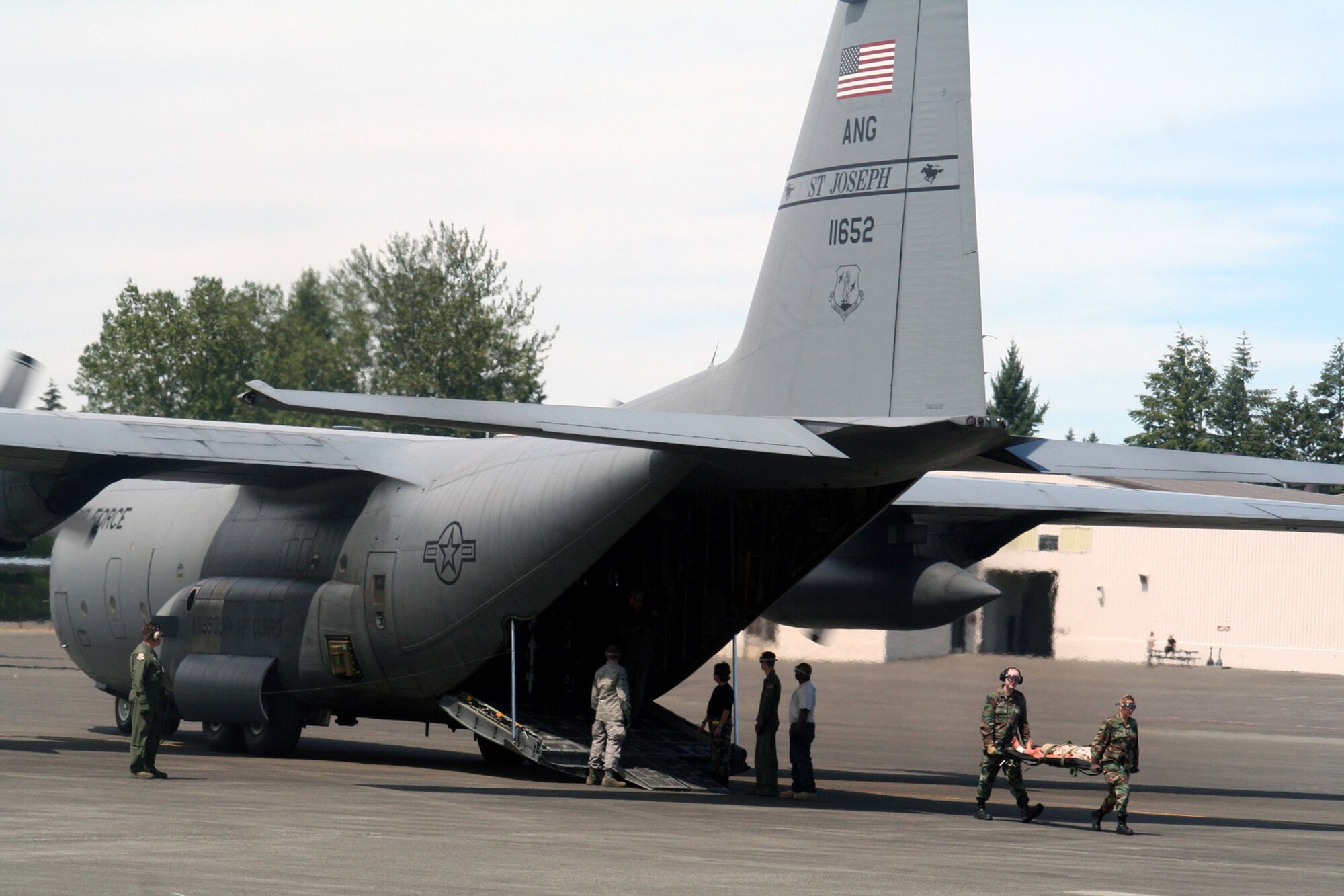 Teams compete in the aeromedical evacuation events for Air Mobility RODEO 2009 at McChord Air Force Base, Wash., July 20, 2009. More than 100 teams are participating in RODEO competition, including teams from seven foreign countries. RODEO is the U.S. Air Force's and AMC's premier air mobility competition. It's an international combat skills and flying operations competition designed to develop and improve techniques, procedures and interoperability with international partners to optimize mobility partnerships and enhance mobility operations. (U.S. Air Force Photo/Tech. Sgt. Scott T. Sturkol)