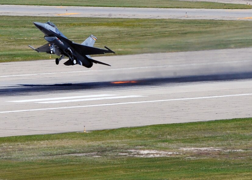 MINOT AIR FORCE BASE, N.D. -- Major David Graham, Viper West Coast Demonstration Team pilot, prepares to go vertical in his F-16 Fighting Falcon to start his aerial demonstration at Northern Neighbor’s Day here, July 18. Thousands of people from the base and local community turned out to watch the 2009 Northern Neighbors Day, which came through on its promise to wow spectators with amazing aerial maneuvers, nail-biting choreography, historic displays and much more.  (Official U.S. Air Force photo by Staff Sgt. Keith Ballard)