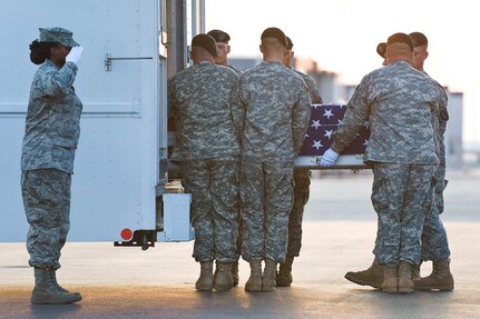 An Army carry team transfers the remains of Army Spc. James D. Wertish, of Olivia, Minn., at Dover Air Force Base, Del., July 18. Spc. Wertish was assigned to the 34th Military Police Company, 34th Infantry Division, Minnesota Army National Guard, Stillwater, Minn. (U.S. Air Force photo/Roland Balik)