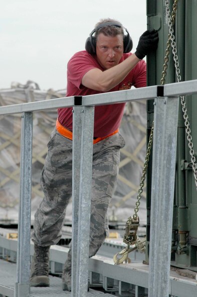 Tech. Sgt. Dale Bucklin, a 446th Airlift Wing Rodeo Aerial Port team member, helps his team push a pallet off the 60K Tunner during the 60K Tunner competition at Rodeo 2009, McChord Air Force Base, Wash., The team based at McChord finished the event with a score of 470 points out of a possible 500. (U.S. Air Force photo/Airman 1st Class Patrick Cabellon)