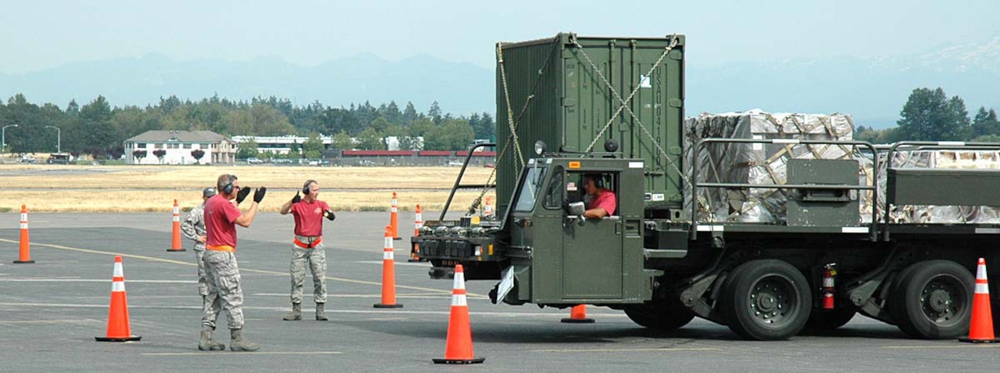 The 446th Airlift Wing Rodeo Aerial Port team, McChord Air Force Base, Wash.,  works together to get a 60K Tunner through the course in the 60K Tunner driving competition at Rodeo 2009 at McChord. (U.S. Air Force photo/Airman 1st Class Patrick Cabellon)