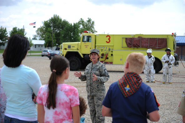 SMSgt Tammy Clement explains the process of  properly disposing flags to an ongoing crowd prior to the flag disposal ceremony put on by the 124th Wing Honor Guard on June 6th, 2009 at Gowen Feild Air Base. (Air Force photo Staff Sgt Robert Barney)(Released)