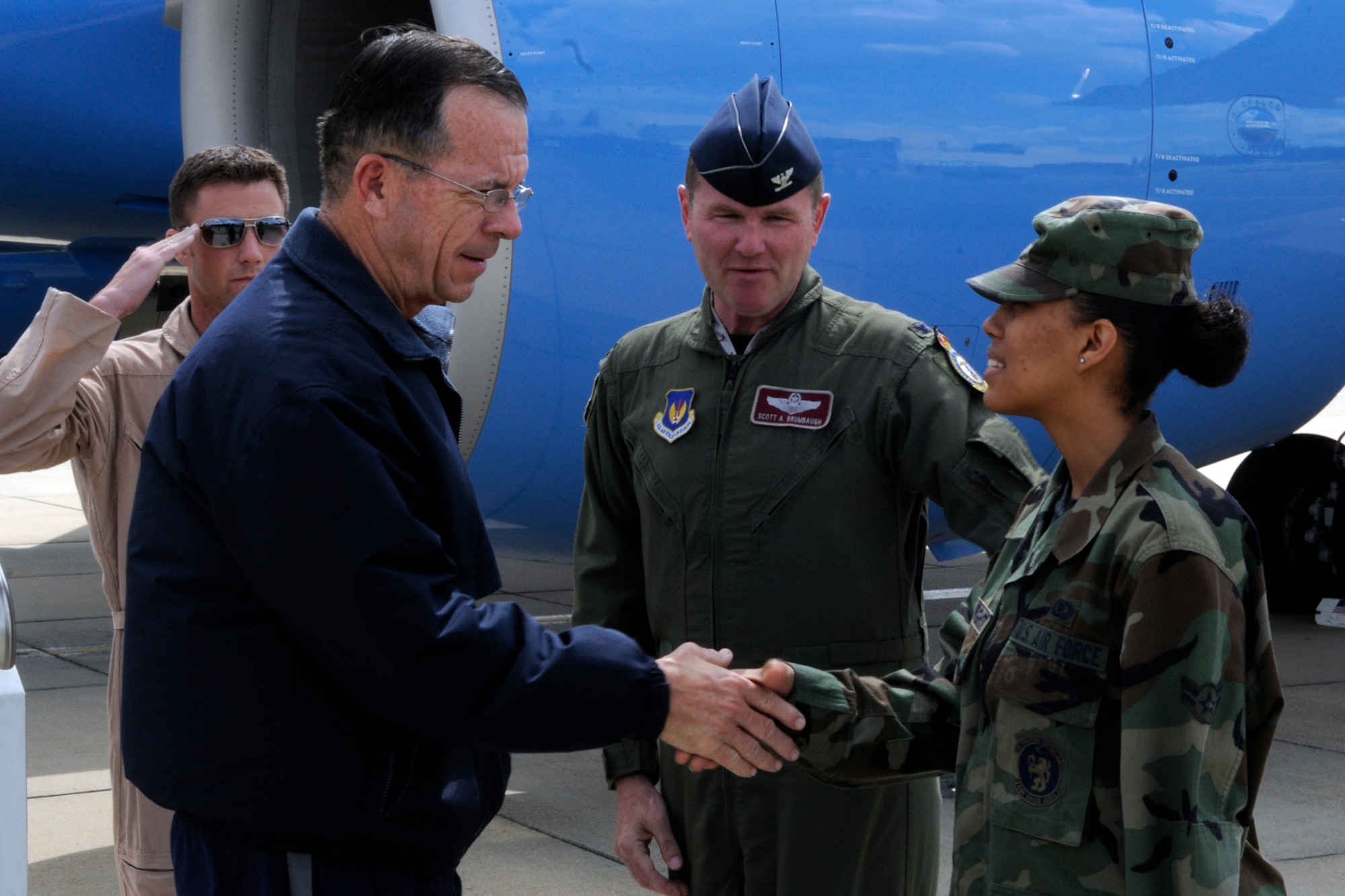 Adm. Mike Mullen, Chairman of the Joints Chiefs of Staff, shakes hands with Airman 1st Class Jessica Wainwright, 100th Operations Support Squadron while Col. Scott Brumbaugh, 100th Air Refueling Wing vice commander, makes the introduction at RAF Mildenhall, July 18.  Admiral Mullen’s aircraft was stopping to refuel after a short tour in the Middle East.  (U.S. Air Force photo by Staff Sgt. Christopher L. Ingersoll)