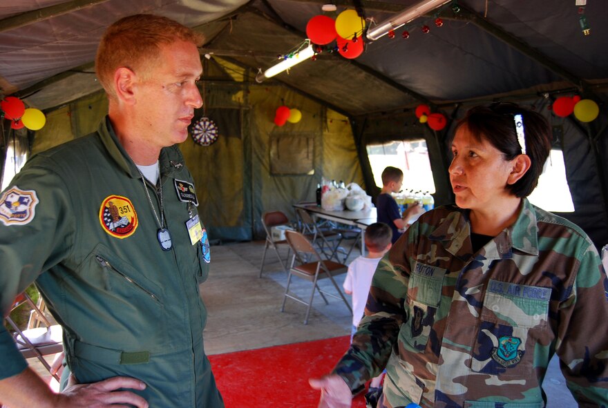 MCCHORD AIR FORCE BASE, Wash. – Spanish air force Master Sgt. Jose Olivares speaks with U.S. Air Force Tech. Sgt. Leonor Bruton, about how the Air Force takes care of their people during Air Mobility RODEO 2009. (U.S. Air Force photo/Airman 1st Class Amber Kelly-Herard)