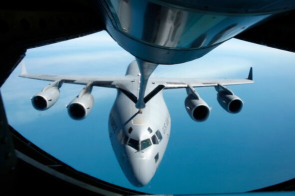 A KC-135 Stratotanker from the 909th Air Refueling Squadron from Kadena Air Base, Okinawa, refuels a C-17 Globe Master III from Hickam Air Force Base, Hawaii July 15. Talisman Saber 2009 is a bilateral command post and field-training exercise between U.S. and Australian forces that concluded July 25. The two-week exercise, held jointly by U.S. Pacific Command and the Australian Defence Force, focused on crisis-action planning and execution of contingency response operations. (Australian Defence Force courtesy photo) 

