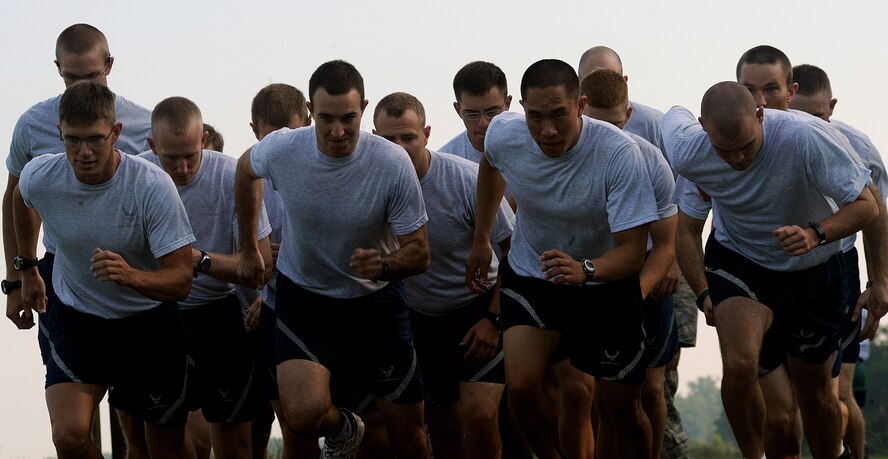 MOODY AIR FORCE BASE, Ga. -- Candidates begin a 1.5-mile run to qualify for the air liaison officer selection course here July 21. Candidate had to perform a certain number of sit-ups, push-ups and a timed run in order to continue with the course. (U.S. Air Force photo by Airman 1st Class Joshua Green)