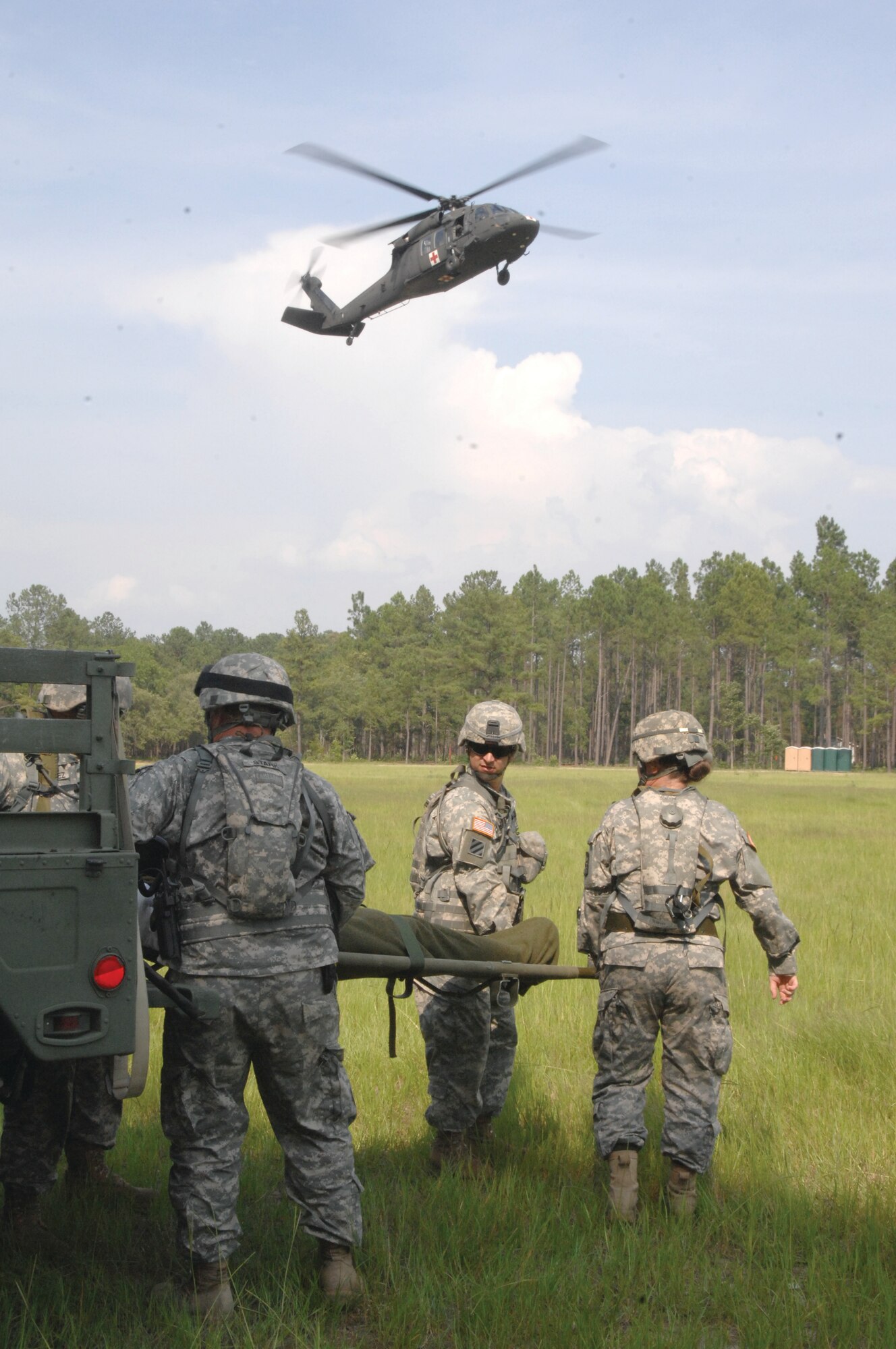 Fort Gordon, Ga. U.S. Army medical personnel from the 628th Forward Surgical Team, San Antonio, Texas, prepare to medically evacuate a simulated injured soldier onto a UH-60 Blackhawk on June 11. (U.S. Air Force photo by Technical
Sergeant Hector Garcia)