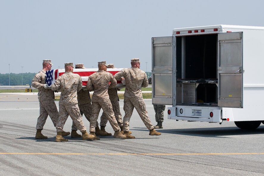 A U.S. Marine Corps carry team transfers the remains of Marine Lance Cpl. Jeremy S. Lasher, 27, of Oneida, N.Y., at Dover Air Force Base, Del., July 25. Lance Coporal Lasher was assigned to the 2nd Battalion, 8th Marine Regiment, 2nd Marine Division, II Marine Expeditionary Force, Camp Lejeune, N.C. (U.S. Air Force photo/Tom Randle)