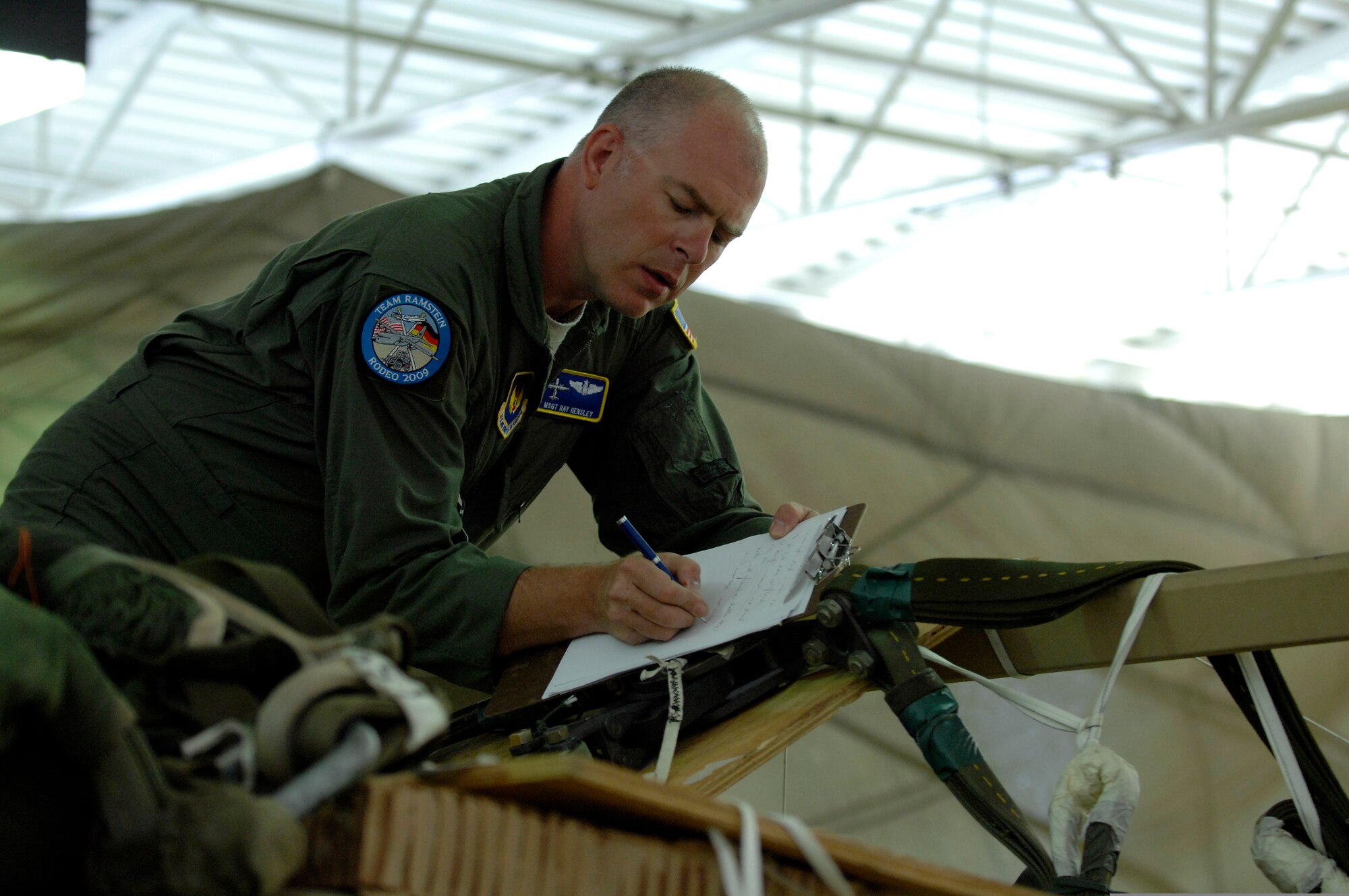 Master Sgt. Ray Hensley, with the 86th Operations Support Squadron, performs a 
joint air drop inspection during Air Mobility Rodeo 2009 at McChord Air Force 
Base, Wash., July 20. More than 50 Airmen from Team Ramstein are part of the 
2,500 servicemembers from around the Air Force and the globe participating in 
the rodeo. The competition, which runs through July 24, is a week-long 
mobility readiness exercises that brings teams together to compete in more 
than 50 judged events spanning the categories of aerial port, aeromedical 
evacuation, aircrew, fit to fight, maintenance and security forces.  (U.S. Air 
Force photo by Senior Airman Matthew Smith)
