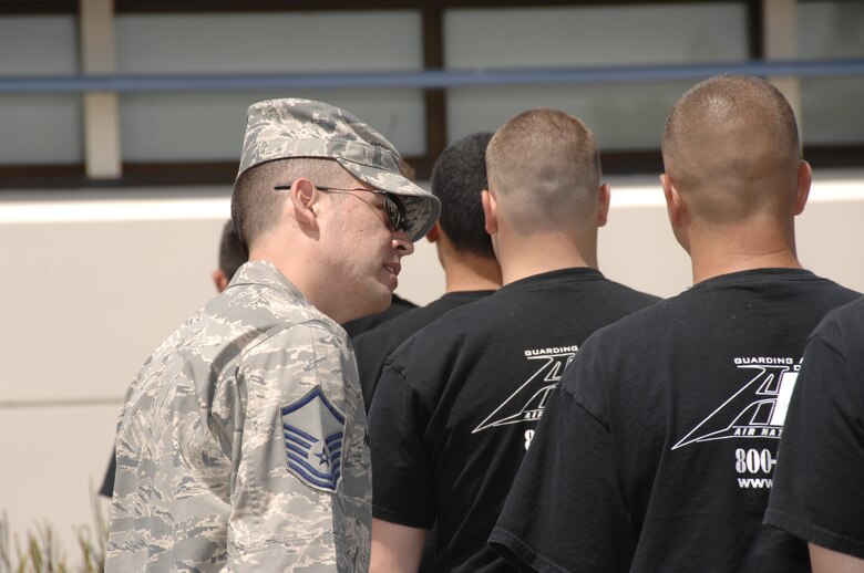 Master Sgt. Alan Munro, a supervisory health system specialist with the 129th Medical Group and a former basic military training instructor, motivates and encourages members of the 129th Rescue Wing Student Flight at Moffett Federal Airfield, Calif., July 11, 2009.  (Air National Guard photo by Master Sgt. Dan Kacir)(RELEASED)