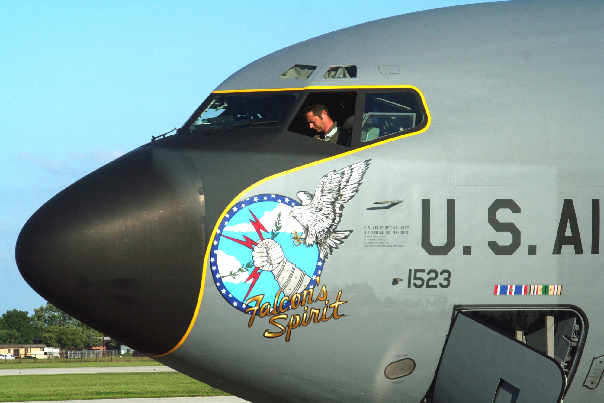 Airmen prepare a KC-135 Stratotanker from the Pennsylvania Air National Guard's 171st Air Refueling Wing at Pittsburgh, for a flight at Scott Air Force Base, Ill., July 25, 2009.  The KC-135 is one of the Air Mobility Command's main air refuleing planes that helps provide "global reach" and the Air Force to "fly, fight and win...in air, space and cyberspace."  (U.S. Air Force Photo/Tech. Sgt. Scott T. Sturkol)