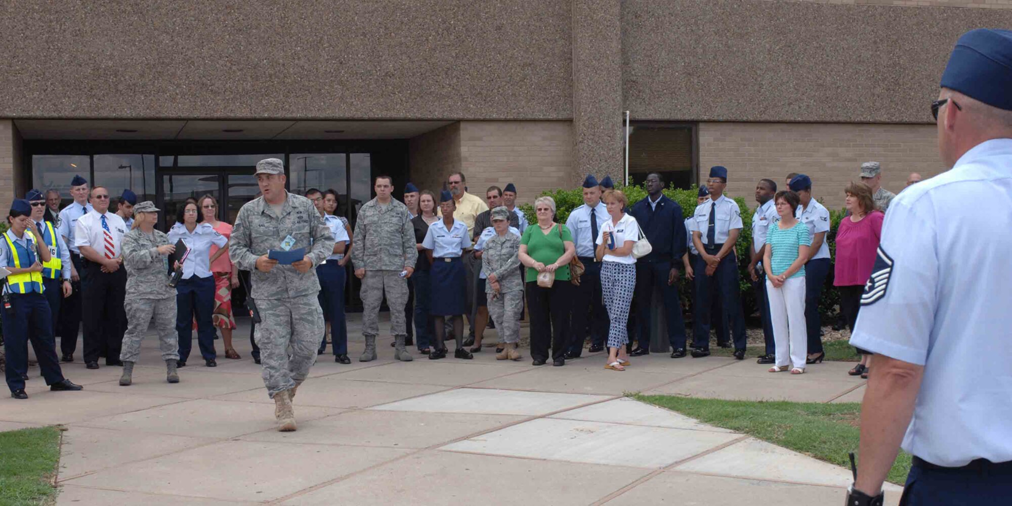CANNON AIR FORCE BASE, N.M. -- Tech. Sgt. Andy Ball, 27th Special Operations Wing Inspector General Office, debriefs the Commando Roadrunner exercise in front of Bldg. 600, July 27.  Exercise Commando Roadrunner was a part of the annual Occupational Safety and Health Administration requirement to test the Volunteer Protection Program.  (U.S. Air Force photo by Airman 1st Class James Bell)    