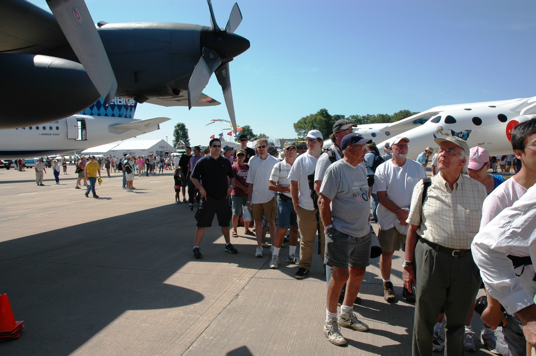 Wisconsin air show visitors check out 'MAFFS II' > 302nd Airlift Wing