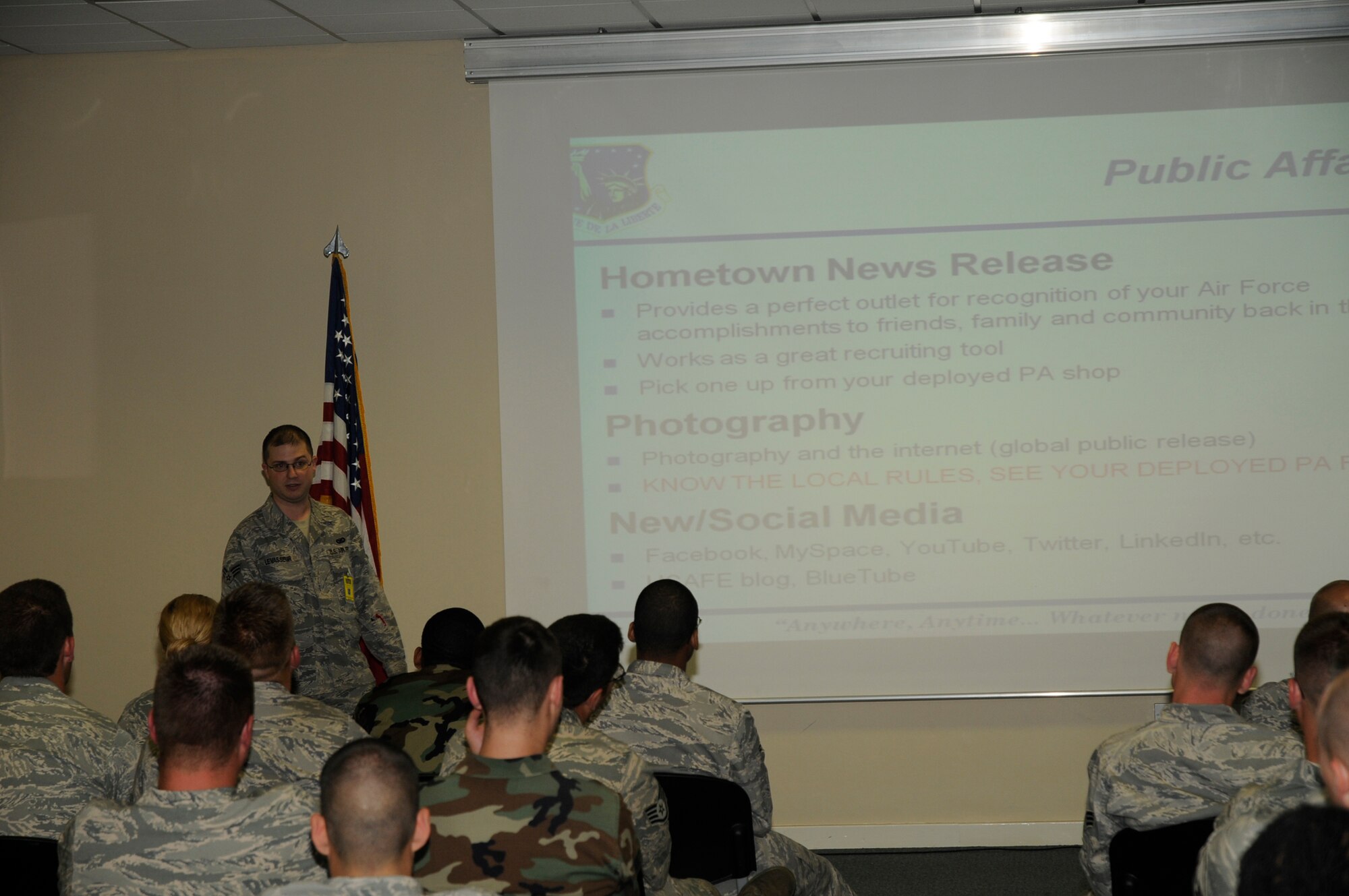 Senior Airman Kristopher Levasseur, 48th Fighter Wing Public Affairs, public affairs journeyman, briefs a group of Airmen on public affairs procedures while in a deployed location on July 22, 2009 at RAF Lakenheath, England. (U.S. Air Force photo/Airman 1st Class Eboni Knox)