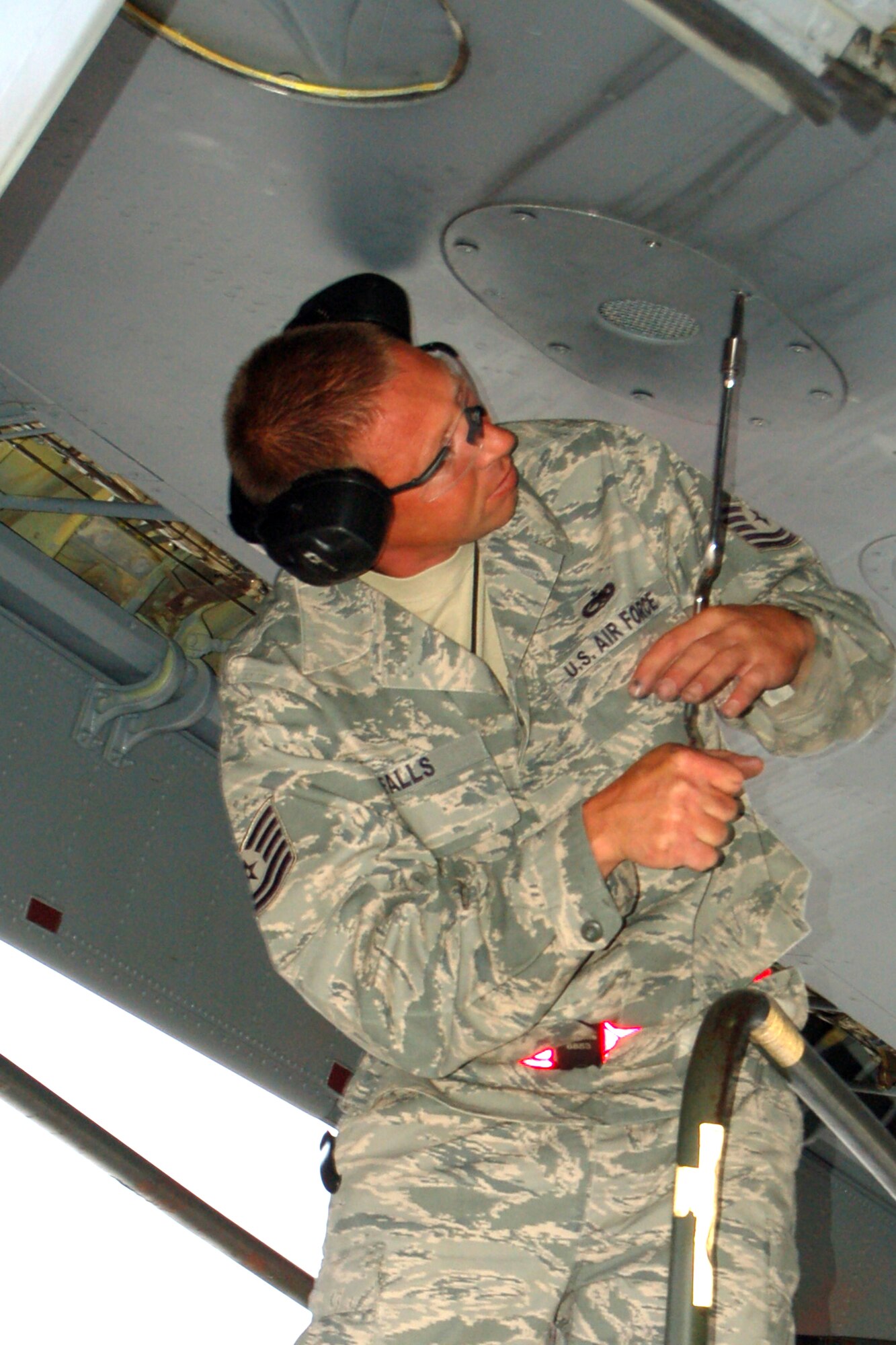 Tech. Sgt. Ed Falls, 319th Aircraft Maintenance Squadron, tightens the hydraulic access dry bay panel in preparation for an inspection during the 2009 Air Mobility RODEO competition July 23 at McChord Air Force Base, Wash. (U.S. Air Force photo/Tech. Sgt. Amanda Callahan)