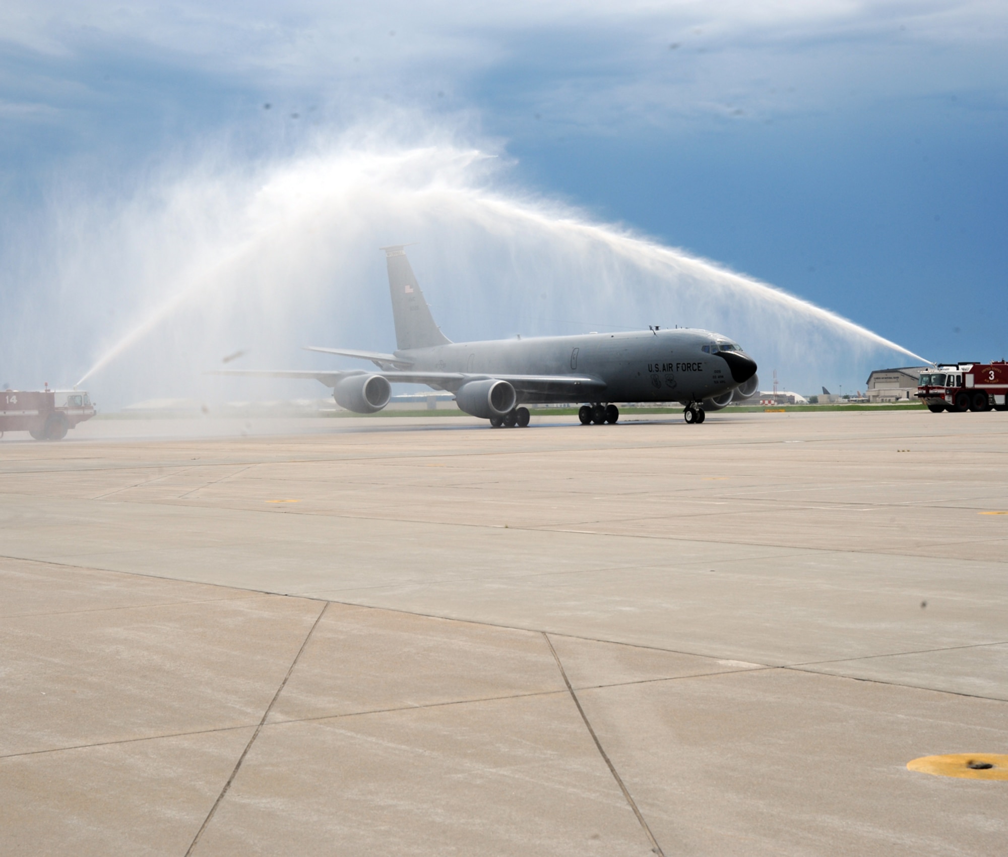 MCCONNELL AIR FORCE BASE, Kan. Team McConnell welcomes home the 2009 Air Mobility Command RODEO team from the week-long competition at McChord AFB, Wash, July 25. The team was made up of active duty and Reserve members, competed in air refueling events, Security Forces competitions, and maintenance inspections. McConnell's air crew tied with Travis AFB for the best Air Refueling team. (Photo by Tech. Sgt. Chyrece Campbell)