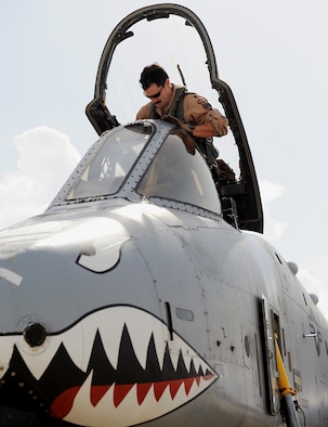 MOODY AIR FORCE BASE Ga. -- Maj. Daniel Morrisey, 74th Fighter Squadron assistant director of operations, stands up in the cockpit of an A-10C Thunderbolt II to greet his wife after returning from a deployment here July 30. Major Morrisey was deployed to Afghanistan for five months. (U.S. Air Force photo by Airman 1st Class Joshua Green)