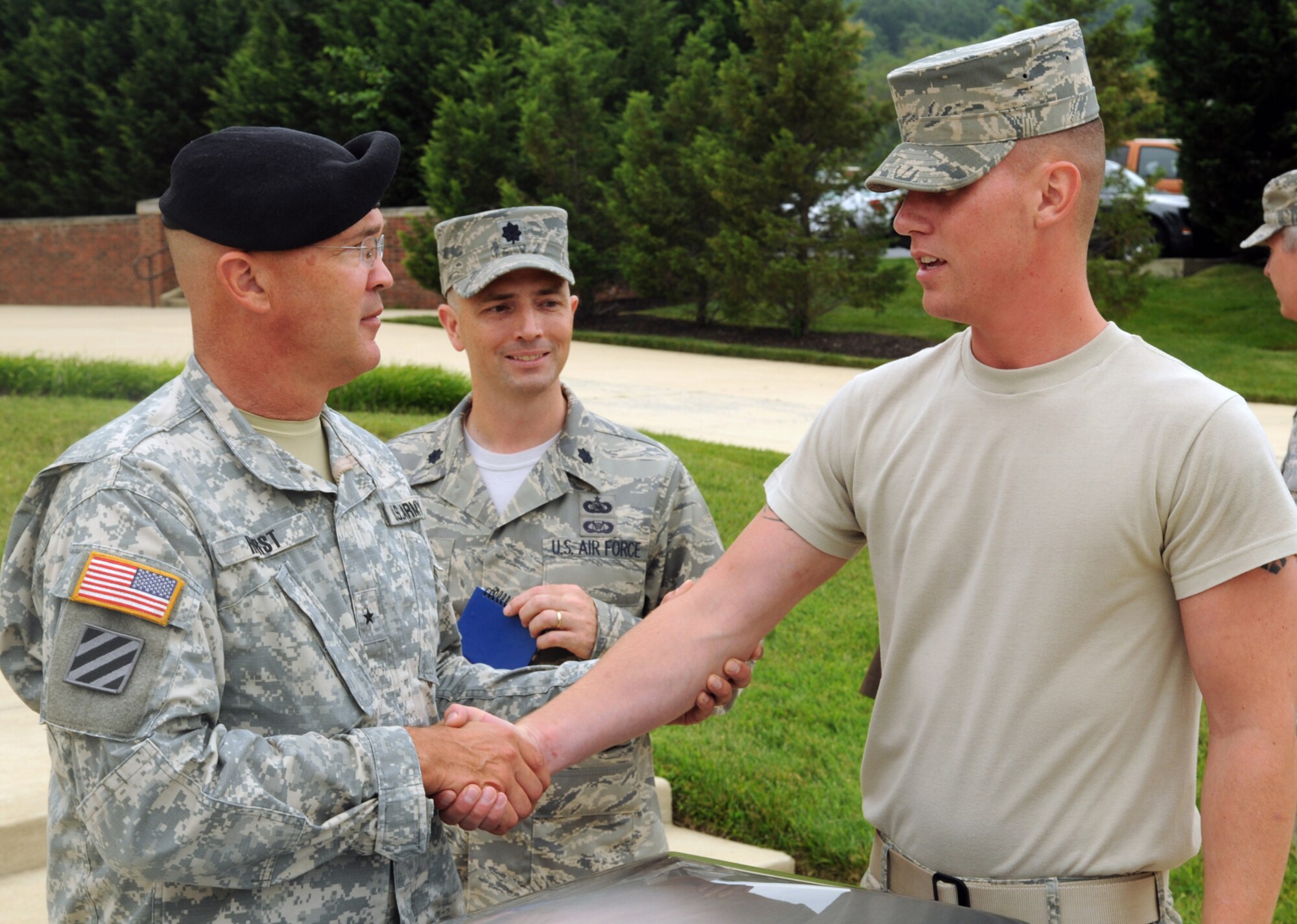 Brig. Gen. Karl Horst, Military District of Washington commander, thanks Airman 1st Class Robert Matthews for the solemn duties he performs as a body bearer in the United States Air Force Honor Guard. General Horst came for an orientation tour of Air Force District of Washington’s assets on Bolling Air Force Base, July 29. (U.S. Air Force photo by Senior Airman Sean Adams)