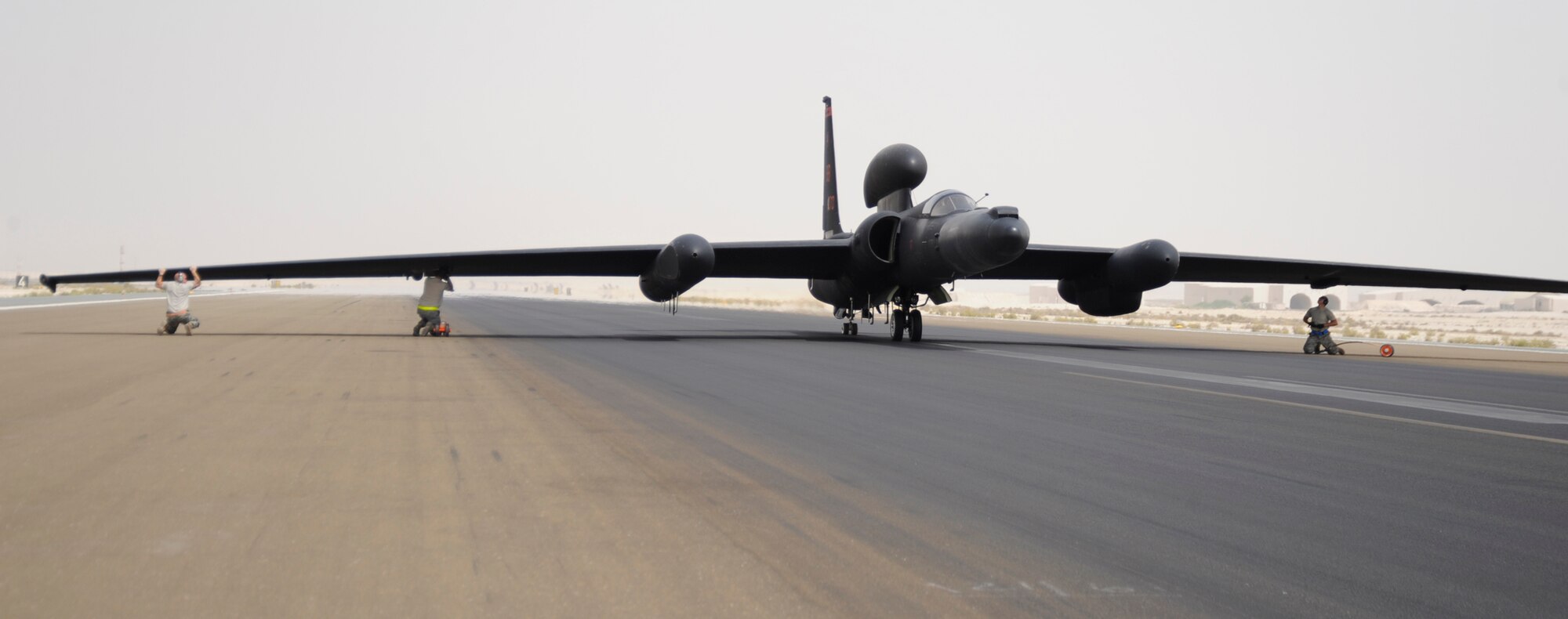 SOUTHWEST ASIA - Members of the 380th Air Expeditionary Wing, prepare a U-2,
being piloted by Maj. Jon Burdick, 99th Expeditionary Reconnaissance
Squadron, to move from the runway July 30. The flight was Major Burdick's
end of tour flight. His next station is Langley AFB, Va. (U.S. Air Force
photo/Senior Airman Stephen Linch)
