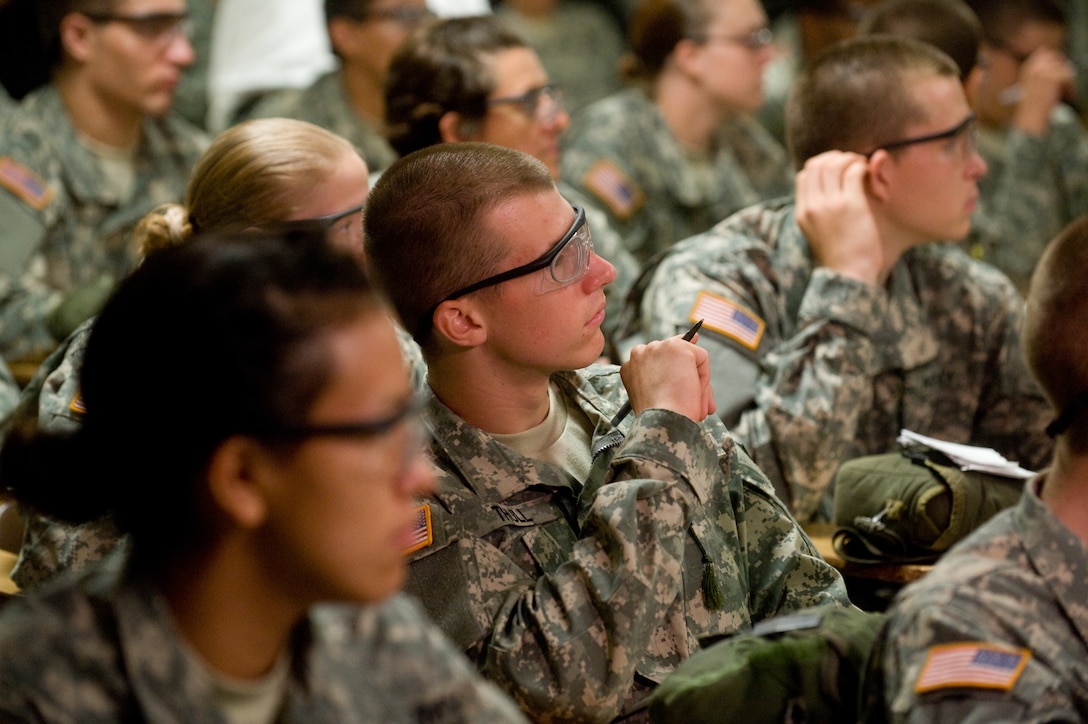 basic-training-students-participate-in-the-army-s-battlemind-training