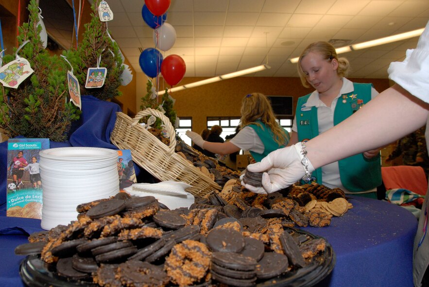 Girls Scouts troop # 1434 from Service Unit 648, visted the dining facility at F.S. Gabreski Airport (ANG) in Westhampton Beach, N.Y. during on lunch to give out Girl Scouts cookies on May 3, 2009.

(U.S. Air Force photo/ SrA Jose Diaz/Released)
