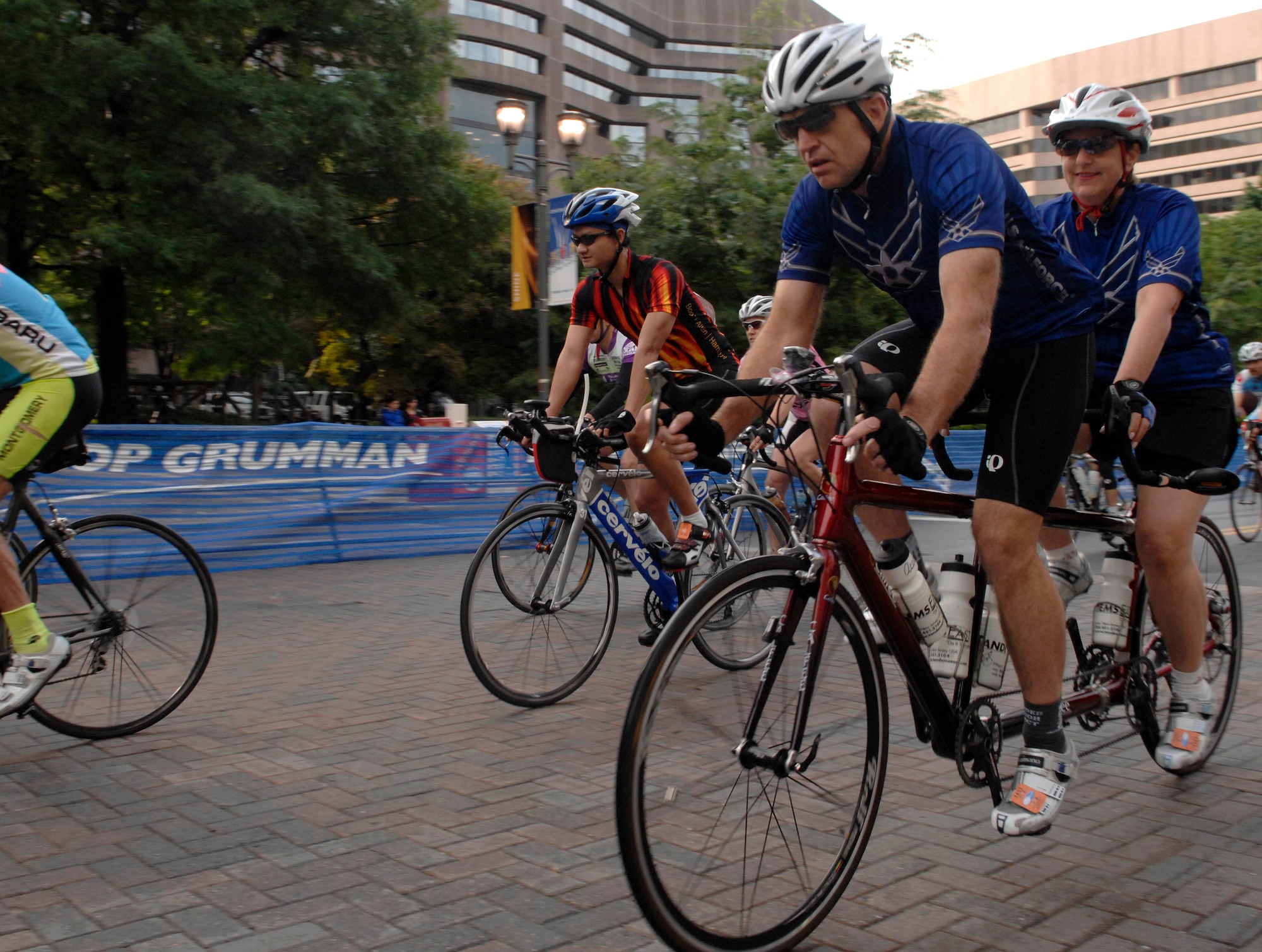 Maj. Gen. Ralph Jodice, Air Force District of Washington commander, rides a tandem bike with his wife Judy, May 30, 2009 during the 2009 Air Force Cycling Classic in Crystal City, Va. More than 950 people participated in the annual bicycling event, raising $34,500 for the Fallen Heroes Fund. (U.S. Air Force photo by Senior Airman Tim Chacon)