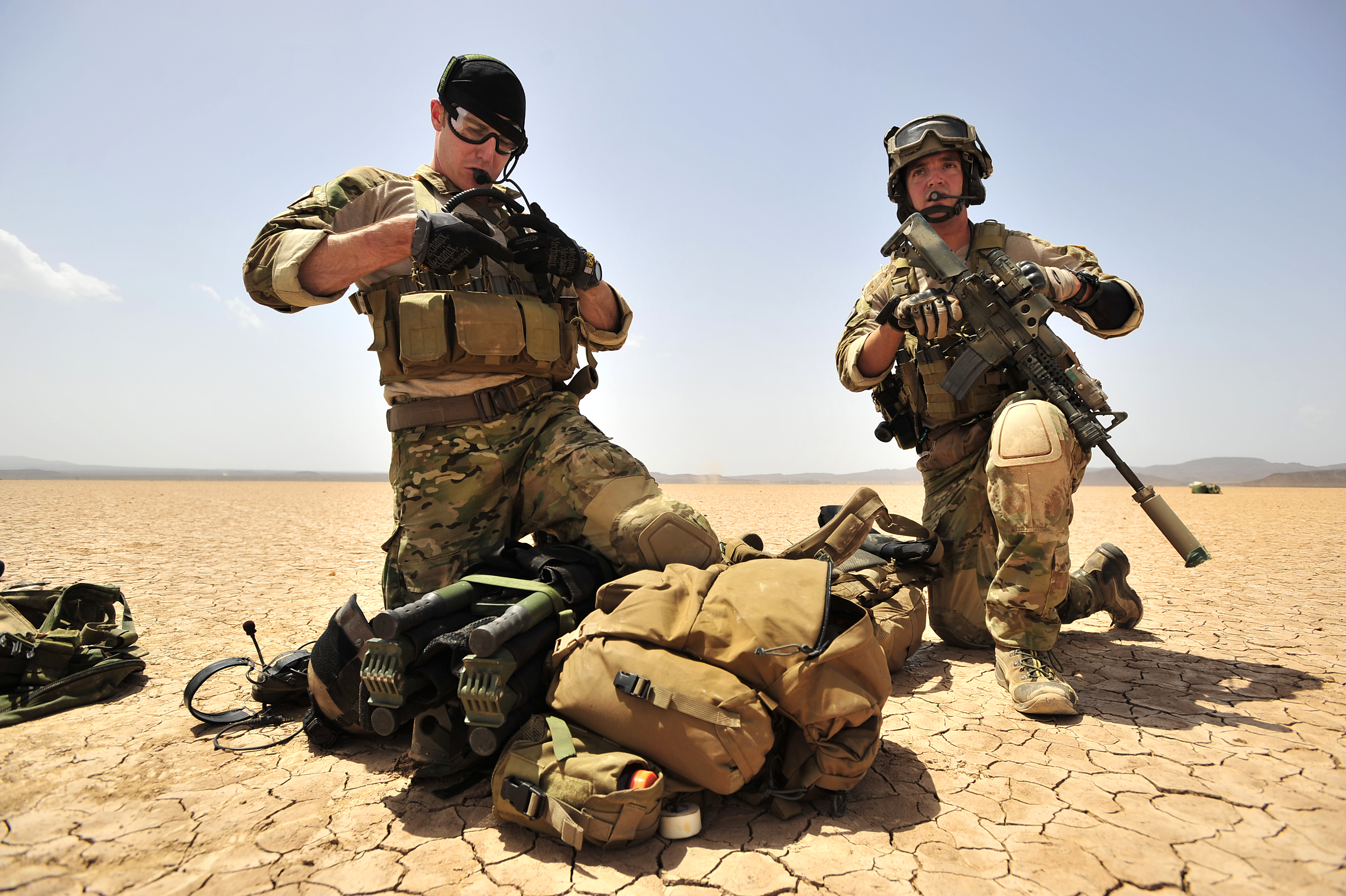 Us Air Force Tech Sgt Beau Wagner And Capt William Chase Gather